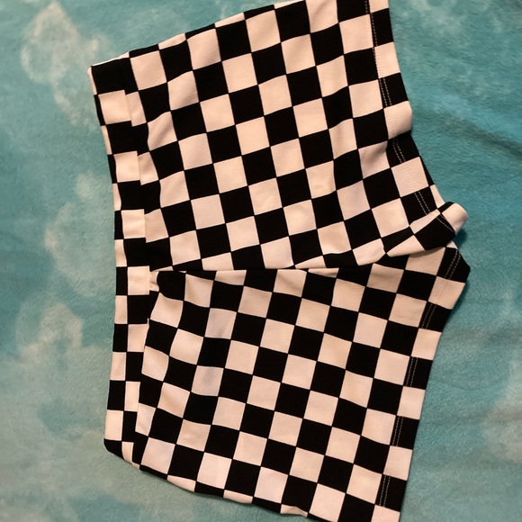 Large black and white FN checkered shorts - Picture 5 of 6